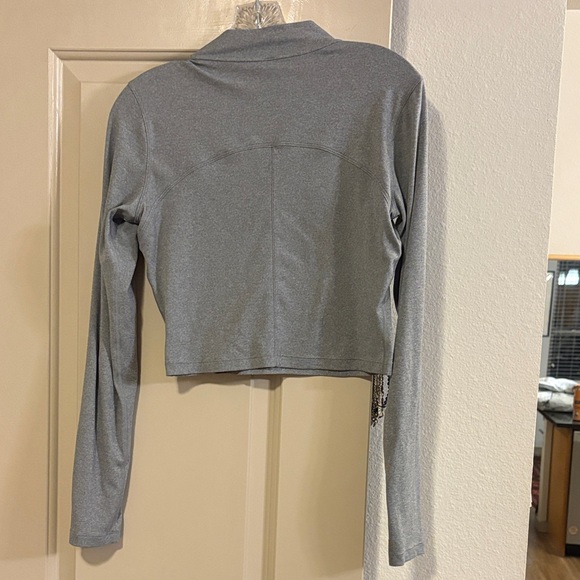 Gray Cropped Base Layer - Picture 3 of 3